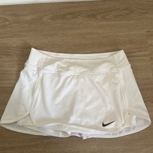 NIKE WHITE TENNIS SKIRT